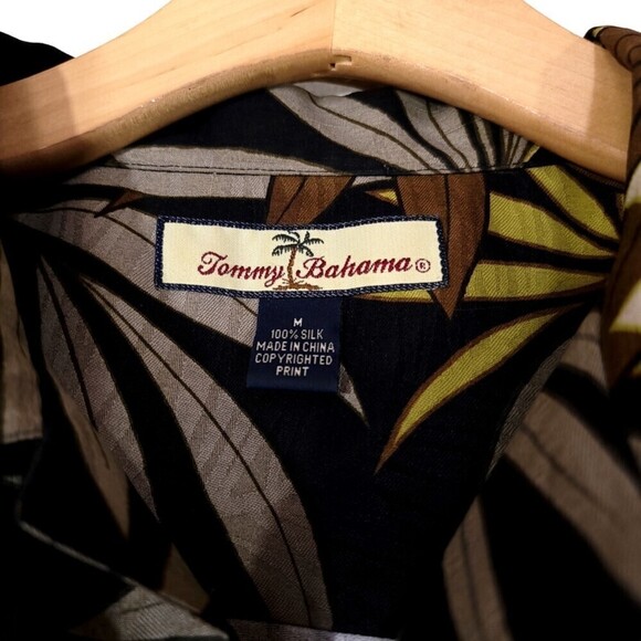 NEW Tommy Bahama 100% Silk Textured Short Sleeve Resort Button Down Green Floral - Picture 2 of 9